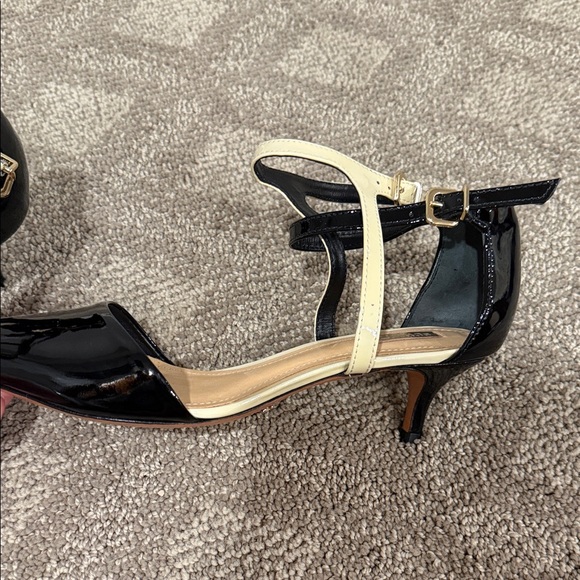 ✨EUC SCHUTZ Heels two-toned strappy buckle design low to the ground - Picture 1 of 12
